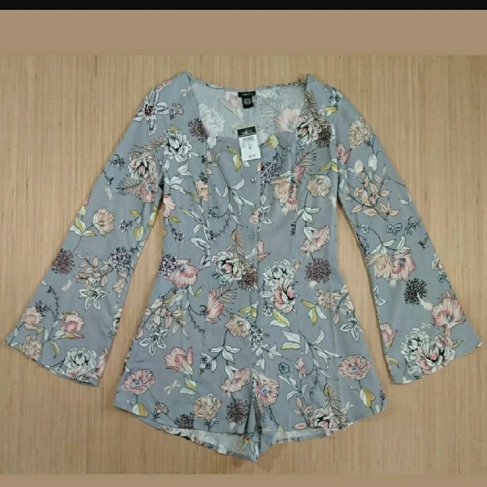 Rue 21 floral bell sleeve womens romper size M